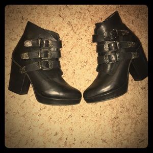 TOPSHOP Booties